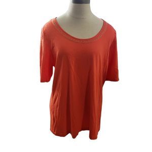 CT1083a Tommy Bahama Ladies Scoop neck t shirt with lace collar. Small